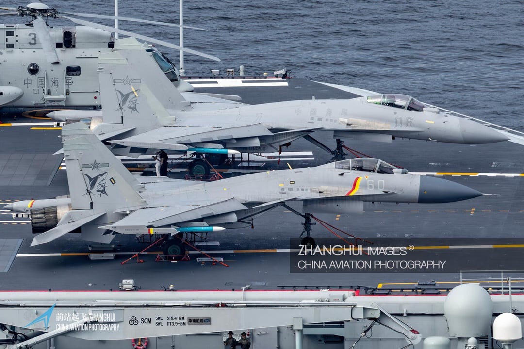 J15の二世代！J15 & J15T [1920x1280] : r/WarplanePorn