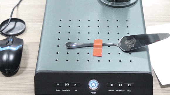 99％の金属を手軽に彫刻！20W超高出力レーザーパワーに大進化！オート