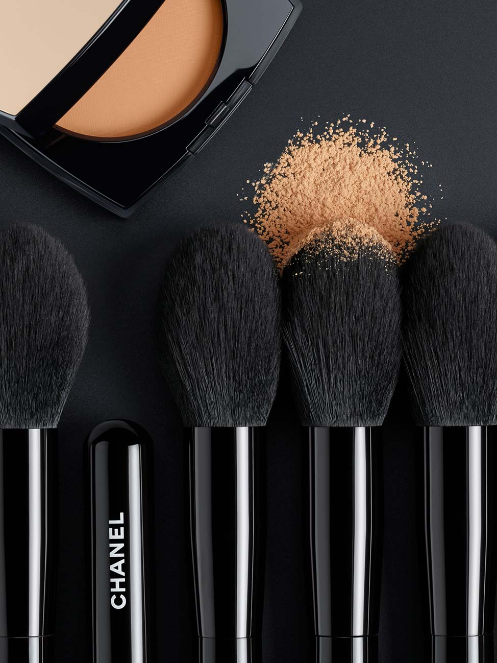 LES PINCEAUX DE CHANEL Precision powder brush n°107 | CHANEL