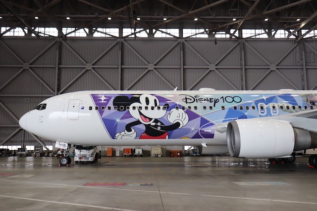 ディズニー社100周年を記念したJAL特別塗装機『JAL DREAM EXPRESS