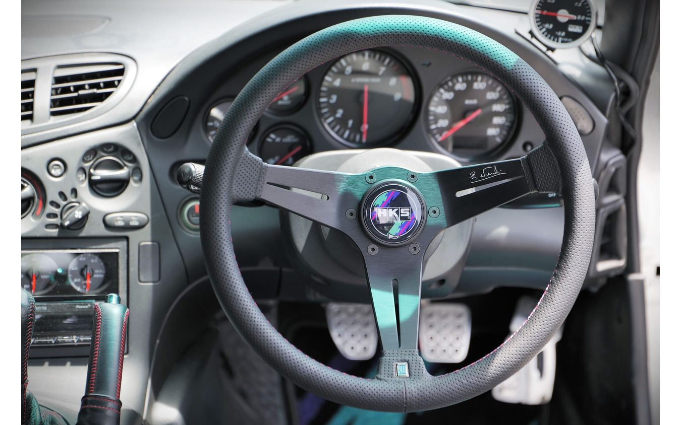 HKSが「東京オートサロン2025」限定/先行販売アイテムを公開、谷口選手