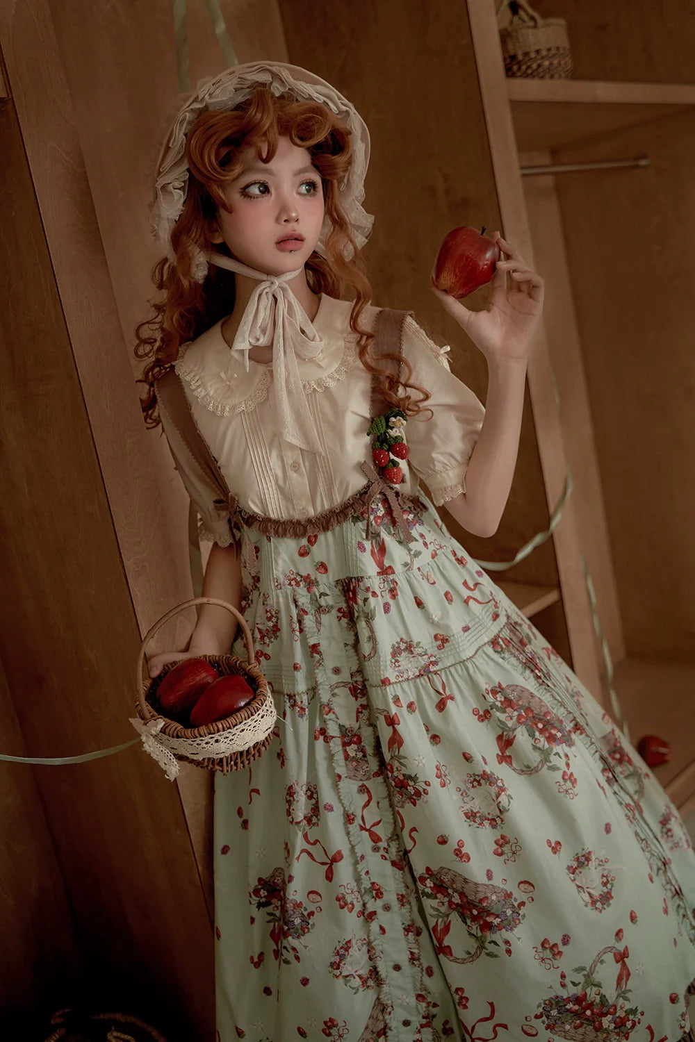 Picnic Basket ジャンパースカート いちご柄 – ロリータファッション