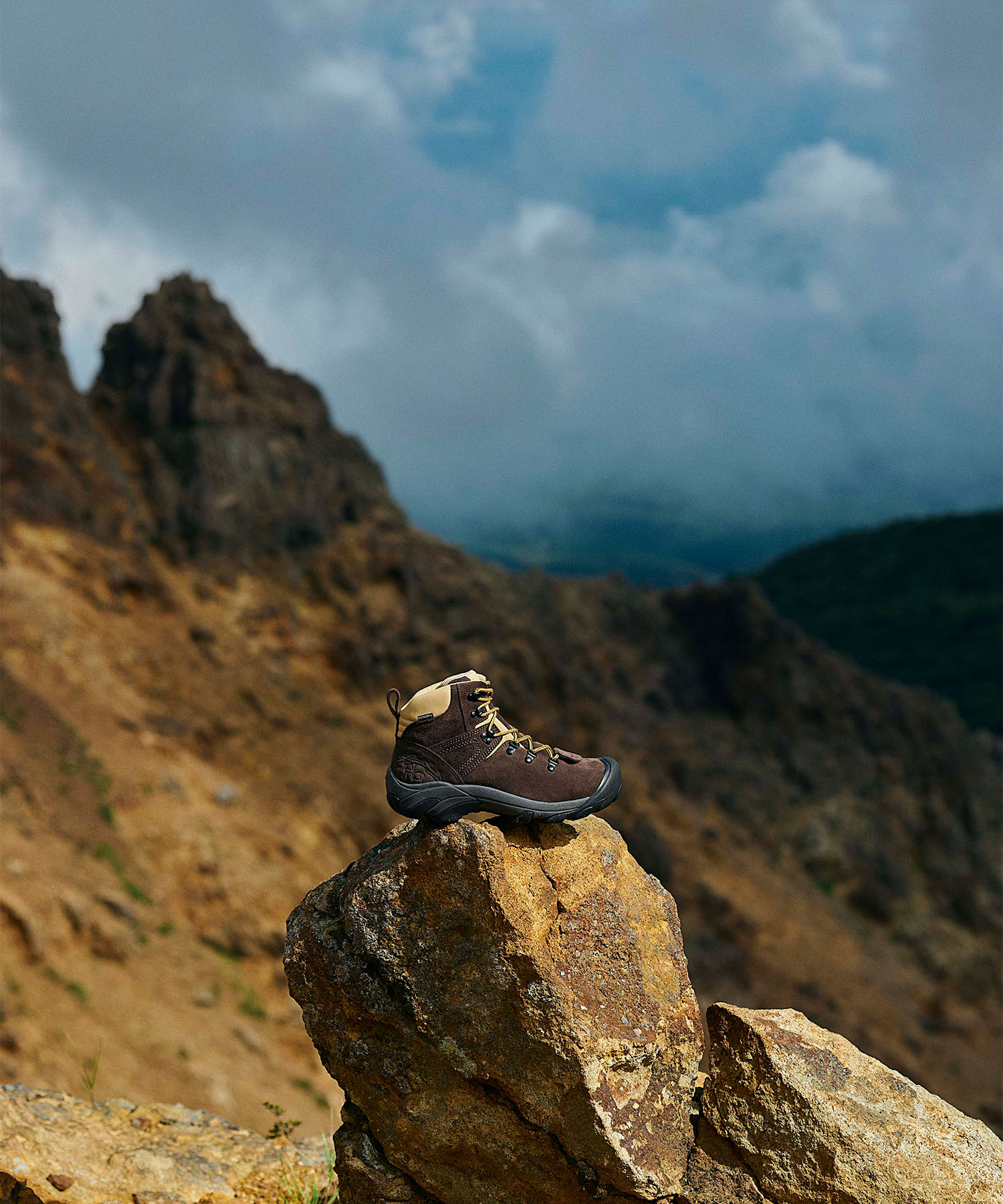 KEEN × Mountain Research Pyrenees / キーン x マウンテンリサーチ