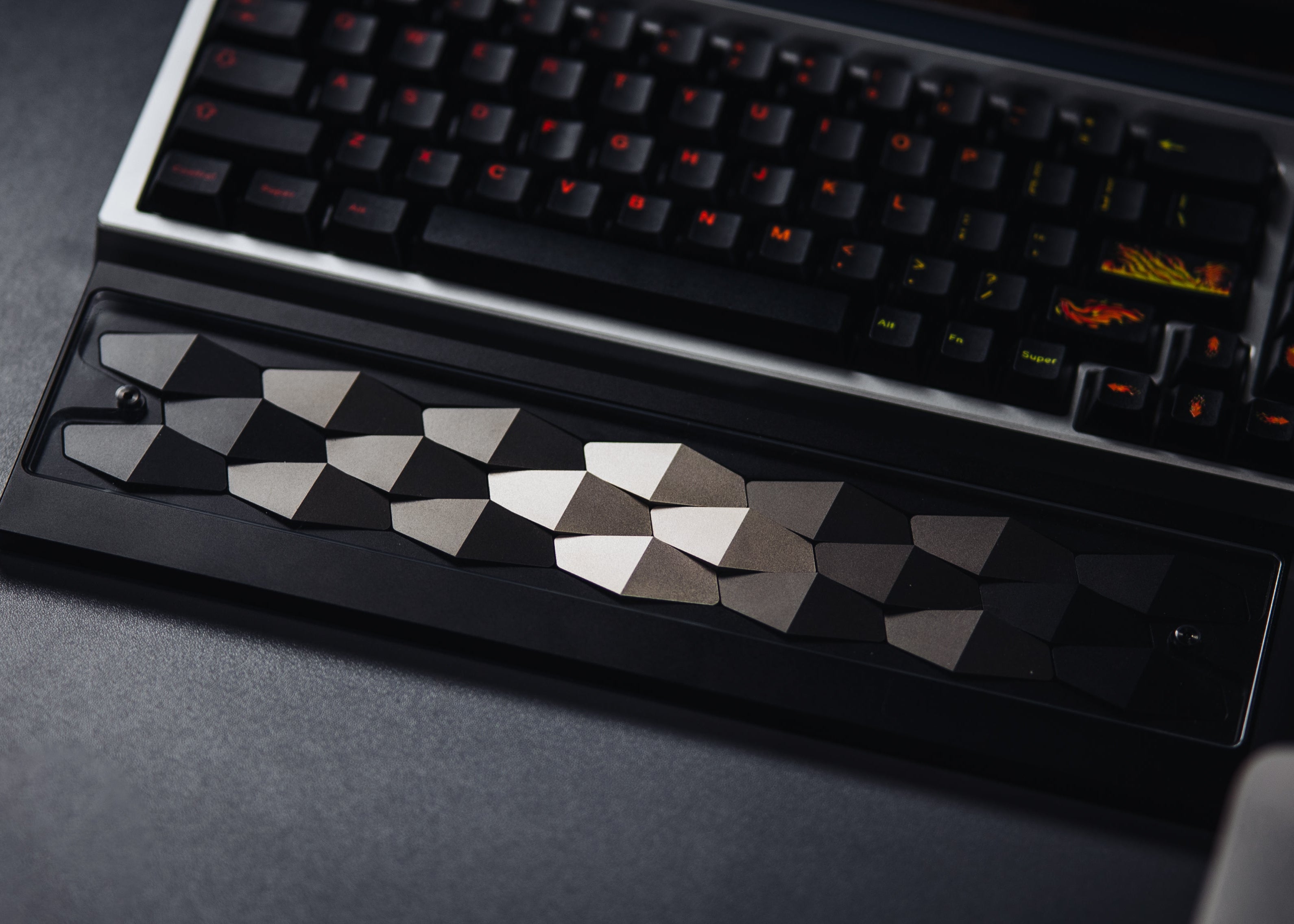 LeleLab X Lynn Studio Dragon Scale 65%リストレスト – DIGIART