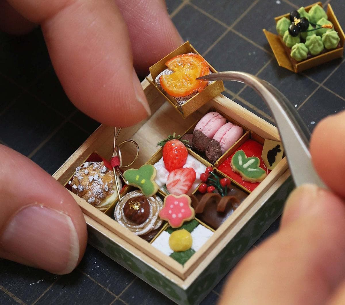 たべられません ミニチュア作家の本気が詰まった「おせち」 | ニュース