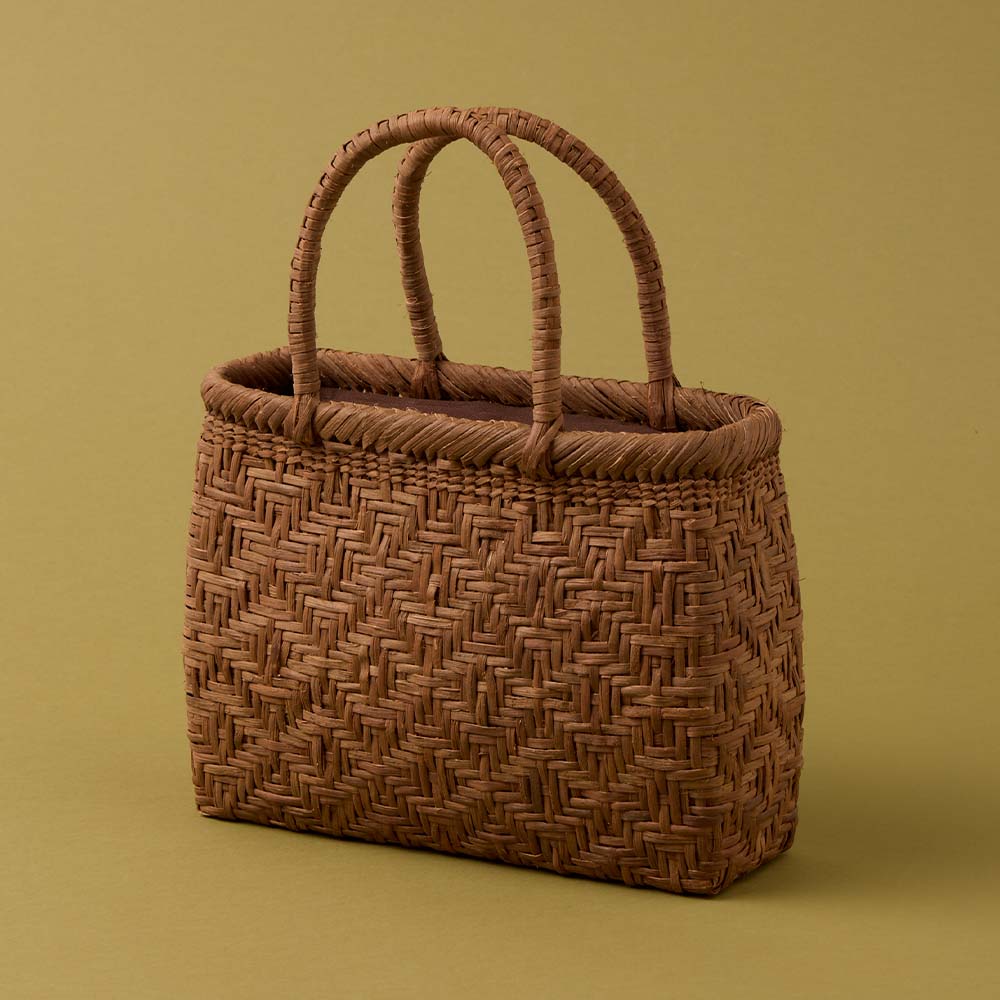 戸田寒風さんの山ぶどう籠バッグ 細編み連続菱形網代編み