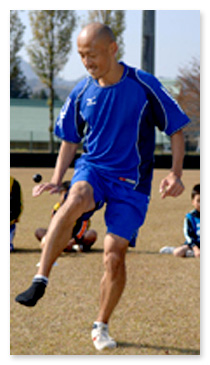 檜垣コーチ】ドリブルとターンを利き足で行う秘訣 | ジュニアサッカー