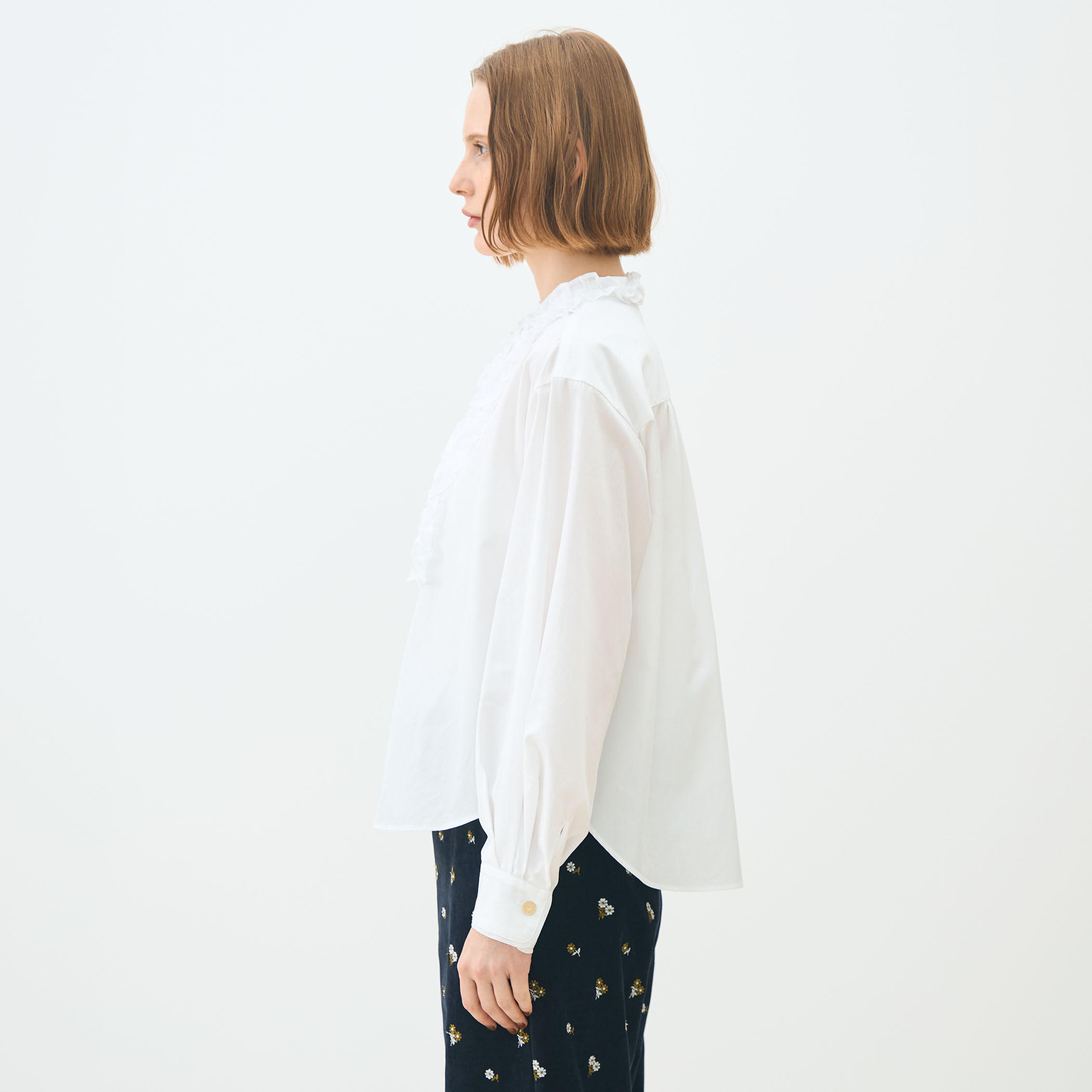 ホワイトコンビネーション ラッフルブラウス｜トゥモローランド 公式通販