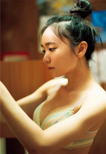 椿野ゆうこ 1st写真集 椿の色: 本・コミック・雑誌 | カドスト