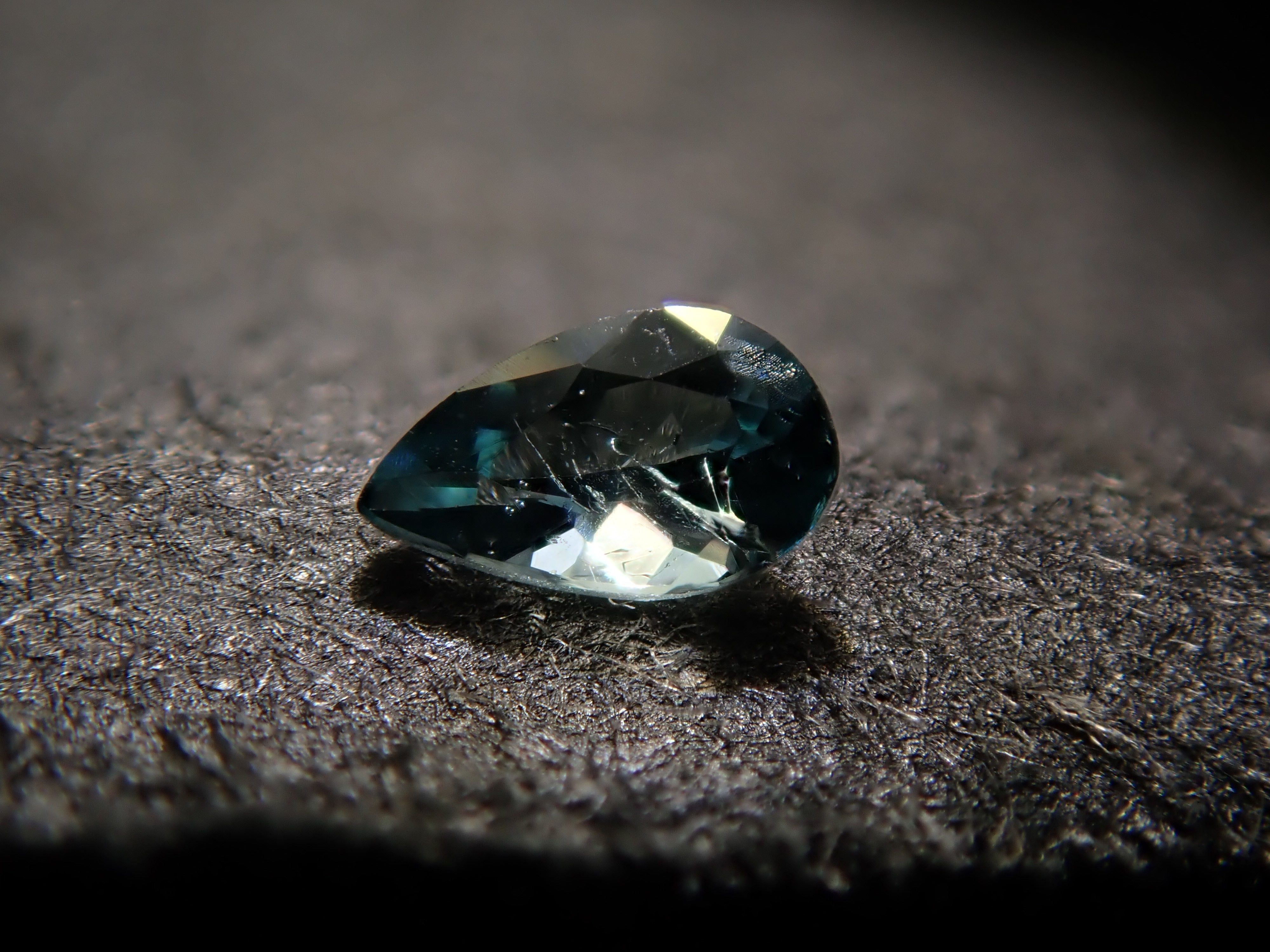 マダガスカル産ローレントーマサイト 0.022ctルース 日独