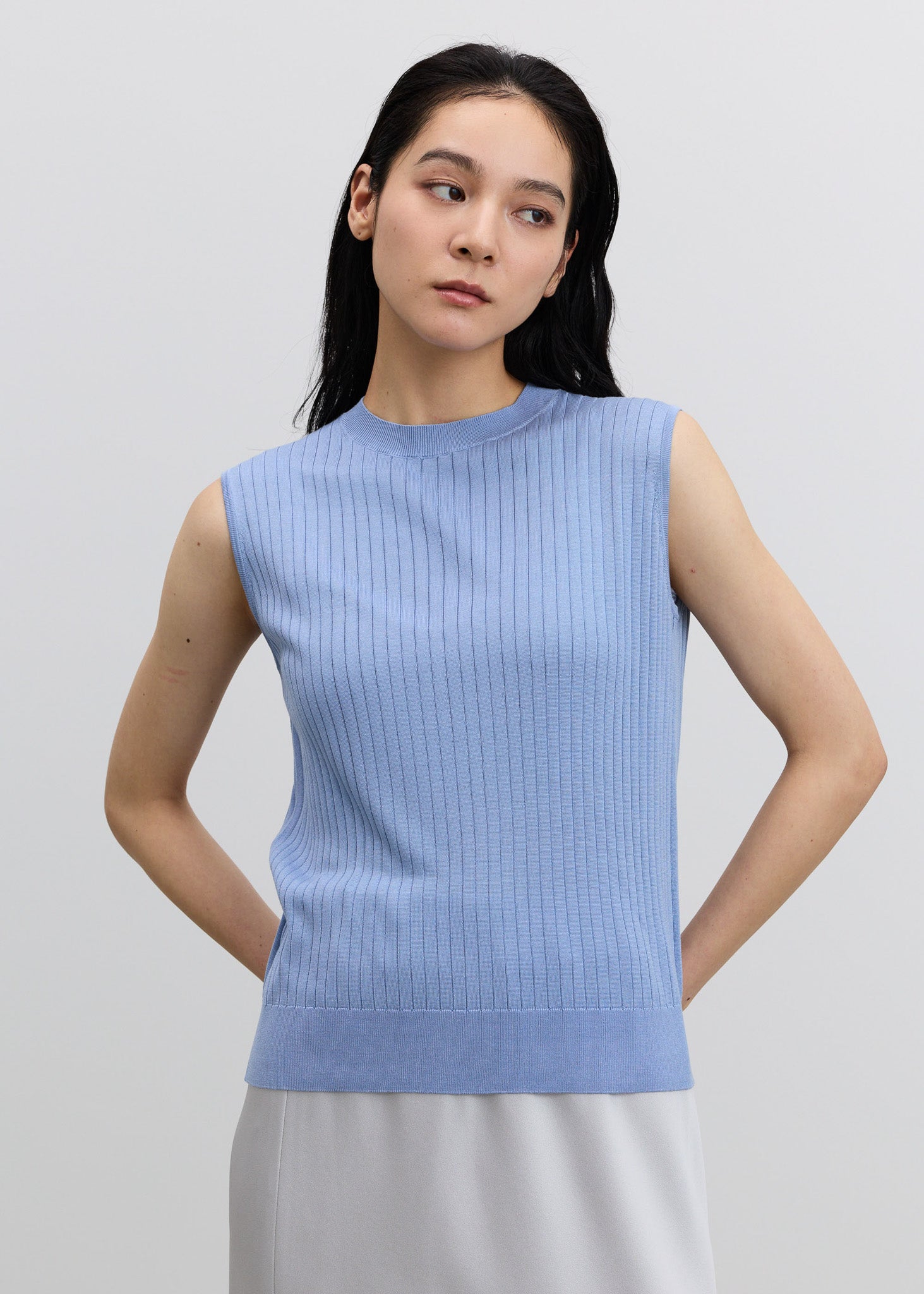 シルクワイドリブノースリーブニット - SOÉJU online store｜上質な