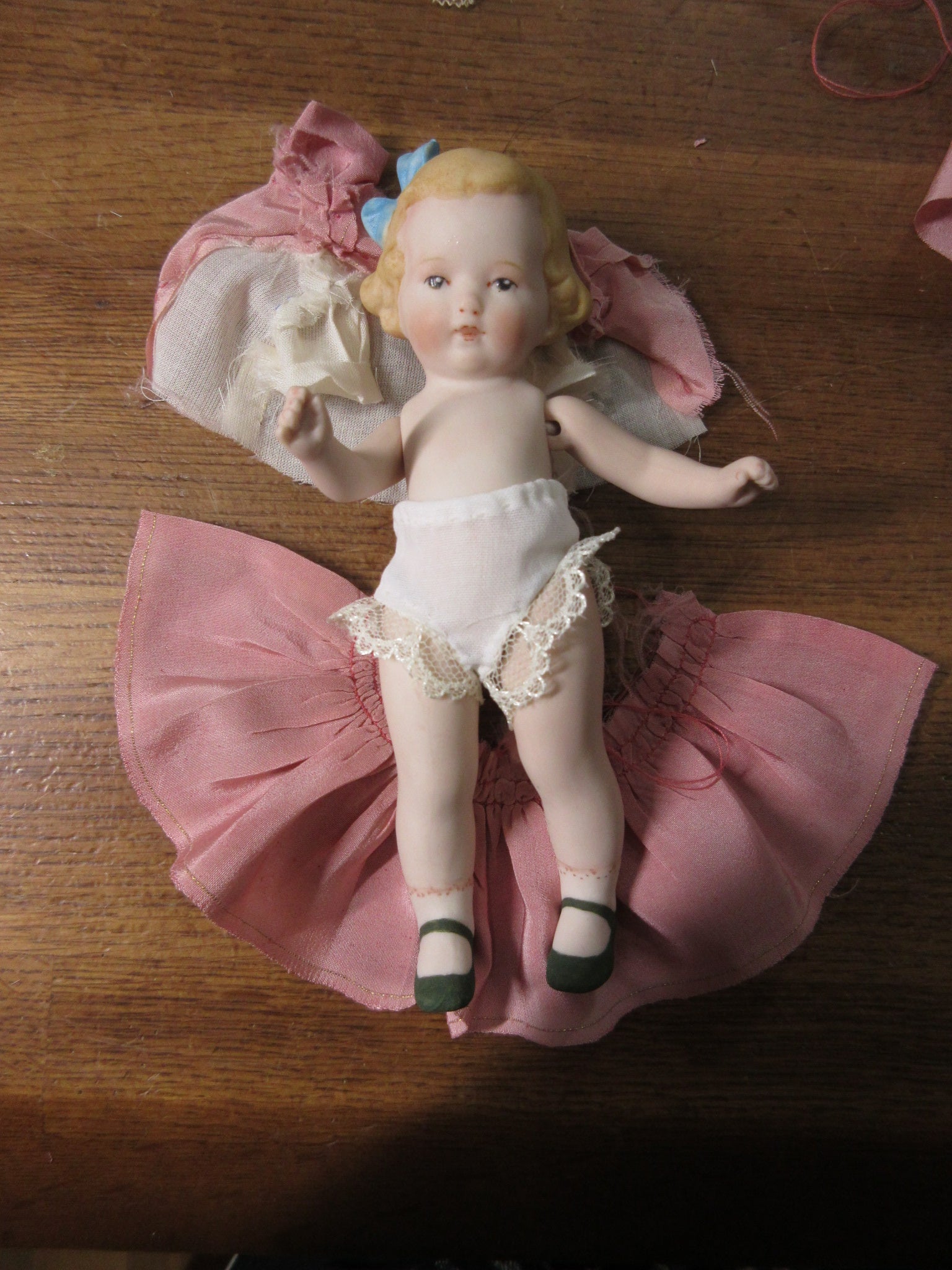 勿忘草ちゃんがことほぐ、の巻☆ | ビスクドール作家☆ベベタビト