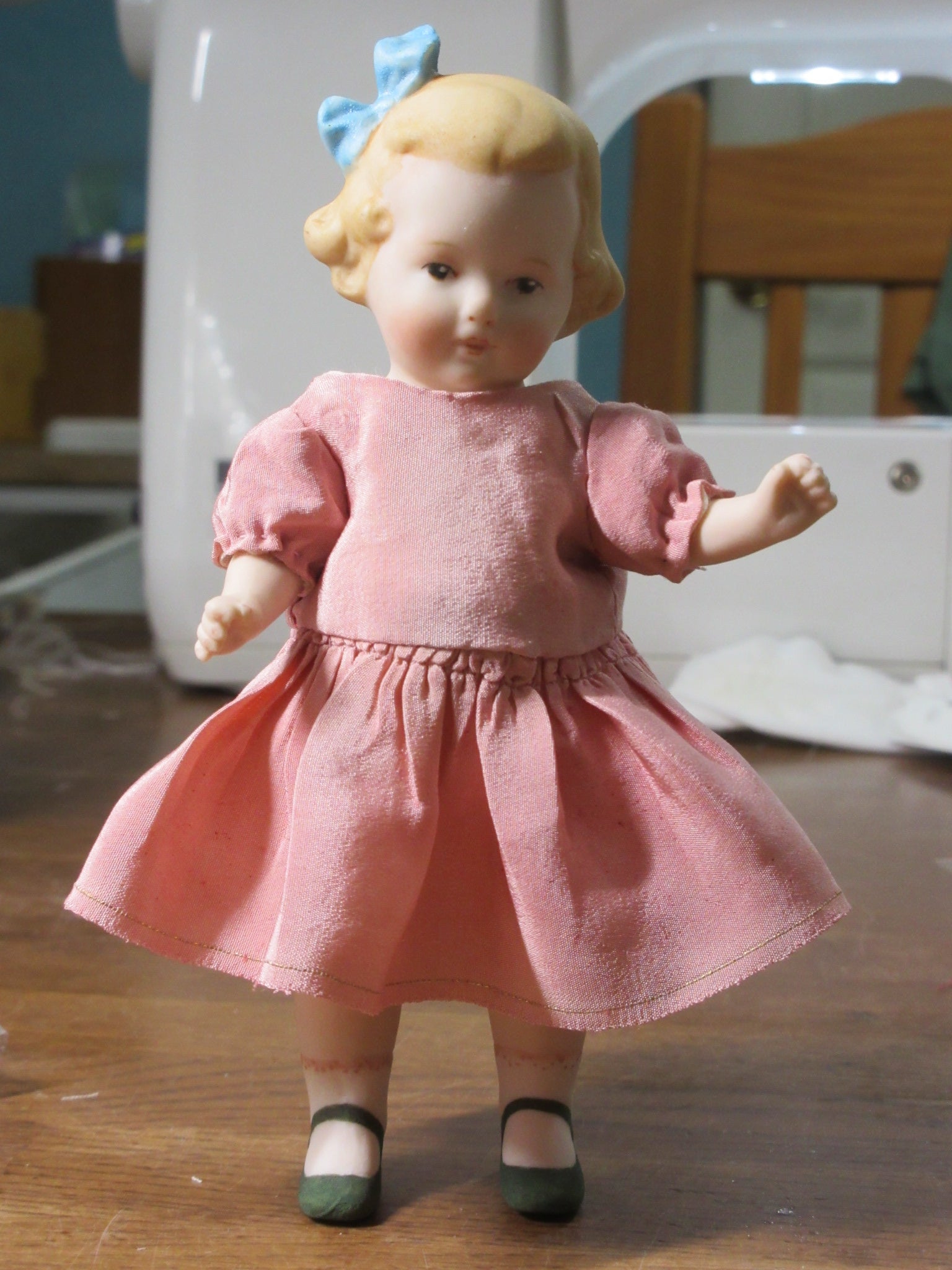 勿忘草ちゃんがことほぐ、の巻☆ | ビスクドール作家☆ベベタビト