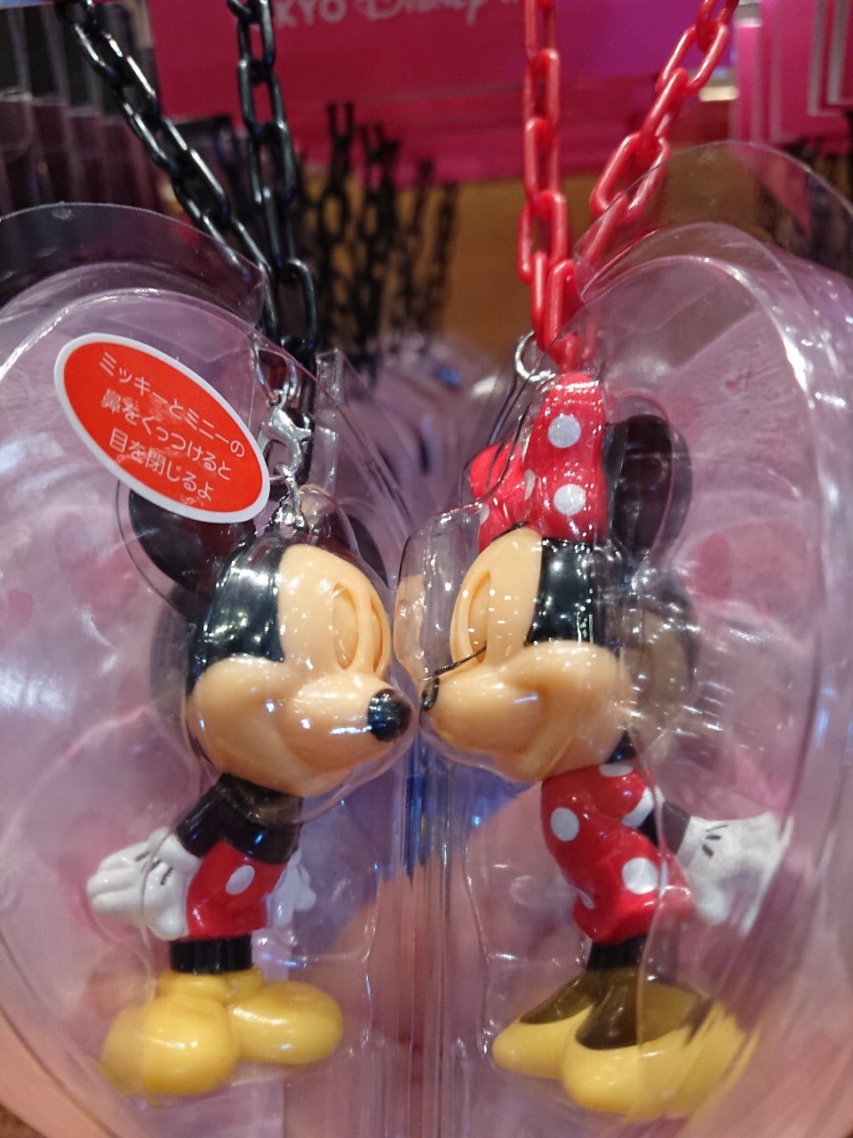 鼻を近づけると…♡ミッキー＆ミニーのギミック付きキーチェーンセット