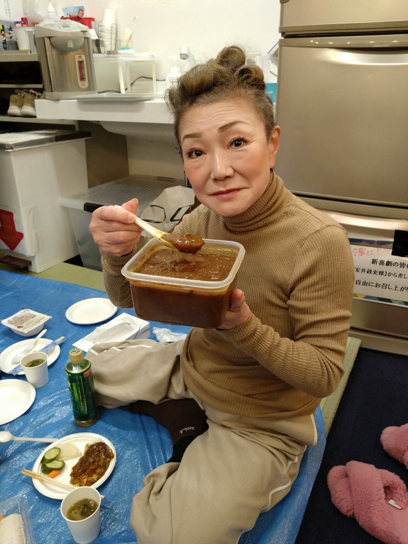 楽屋で宴会 | 山田花子オフィシャルブログ Powered by Ameba