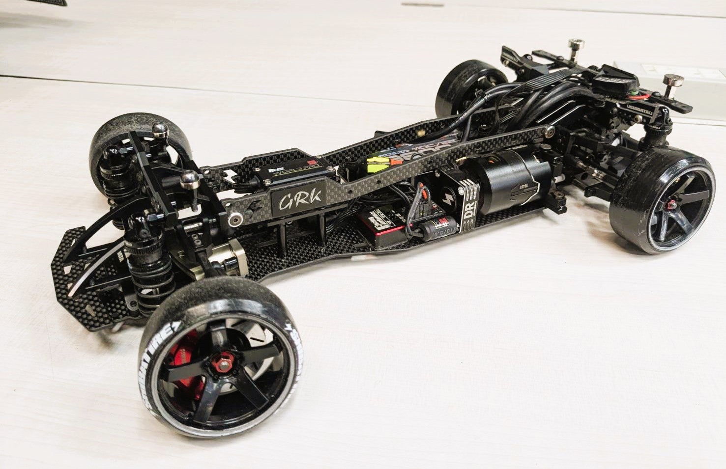 GRK5レーシングシャーシ用バーチカルアッパーデッキ | ⚡SHIBATA⚡RC部門