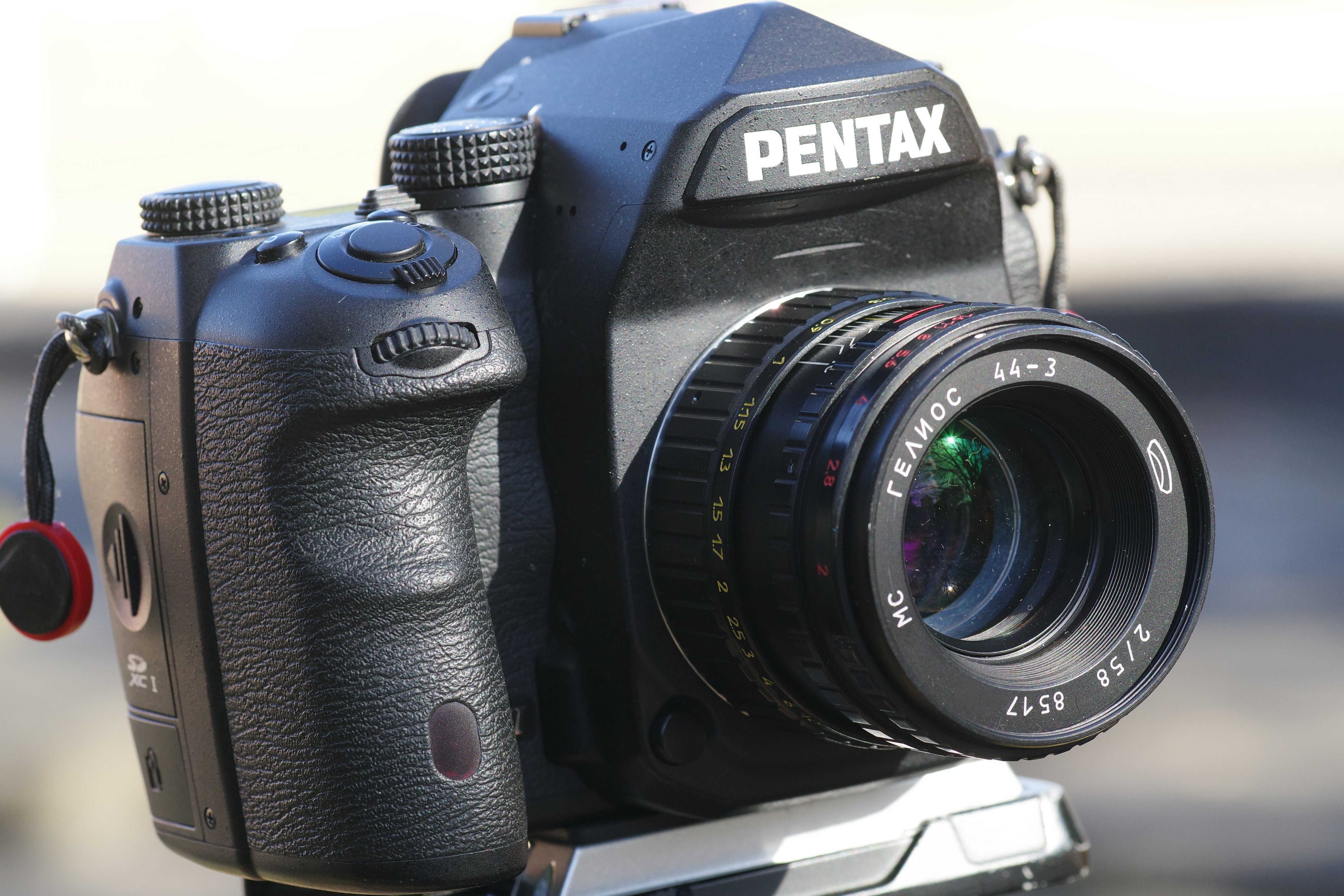 ぐるぐるレンズの競演！ – ロシアンHeliosとsmc PENTAX-M 50/1.7