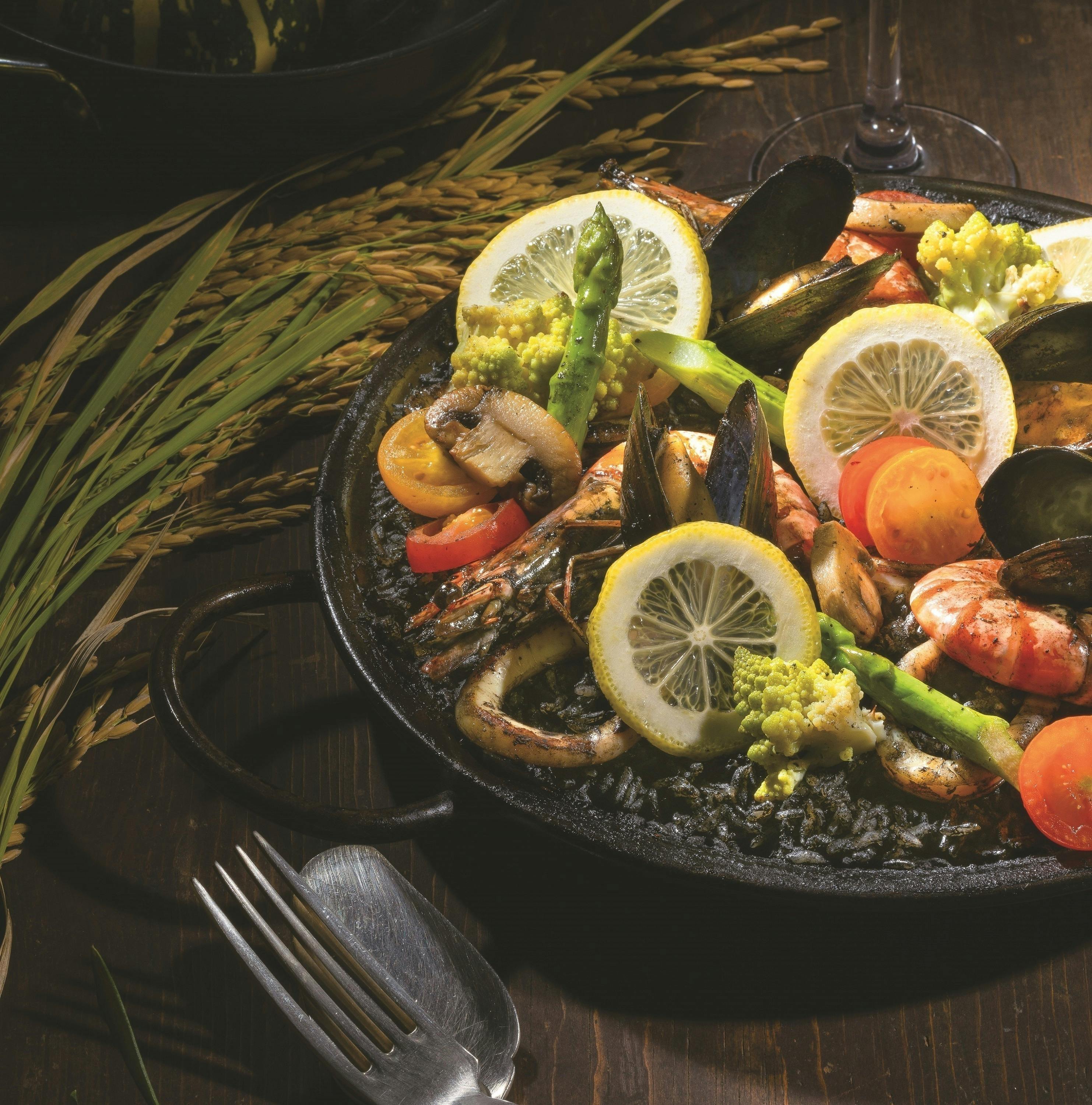 吉山地域の魅力を堪能できる本格パエリアをおうちにお届け