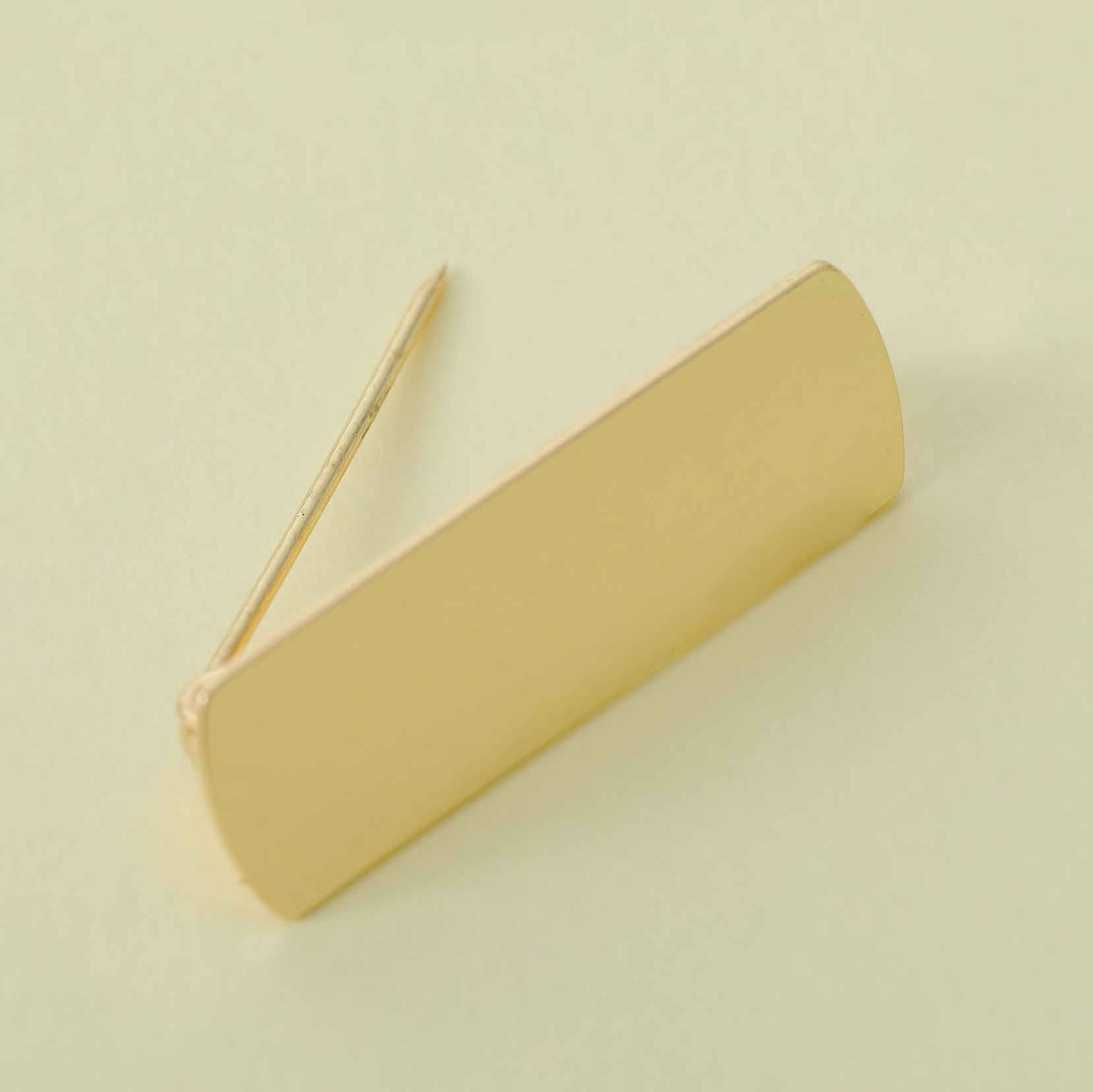 ブローチピン ネームプレート 貼付け可 ゴールド 10×30mm | クロッチャ