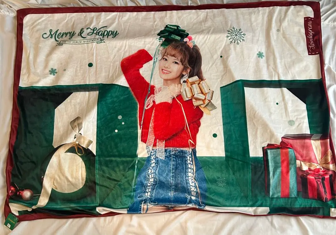 2026年最新】twice merry&happy ブランケットの人気アイテム - メルカリ