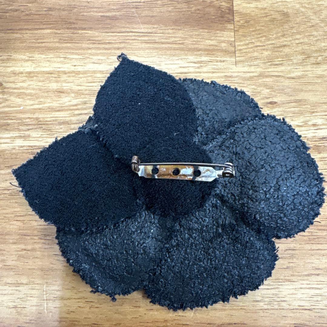 シャネル CHANEL 黒 花型 ブローチ 箱無しの通販はau PAY マーケット