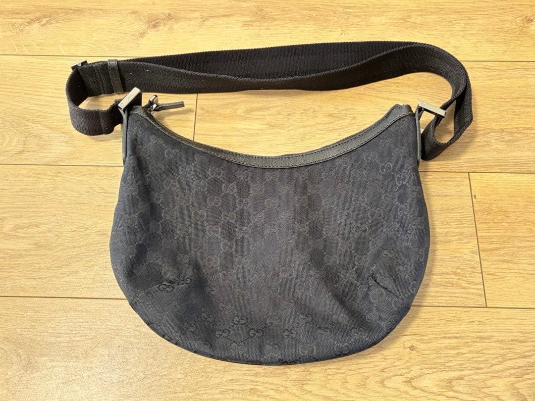 GUCCI GGキャンバス ハーフムーン ショルダーバッグ ブラック - メルカリ