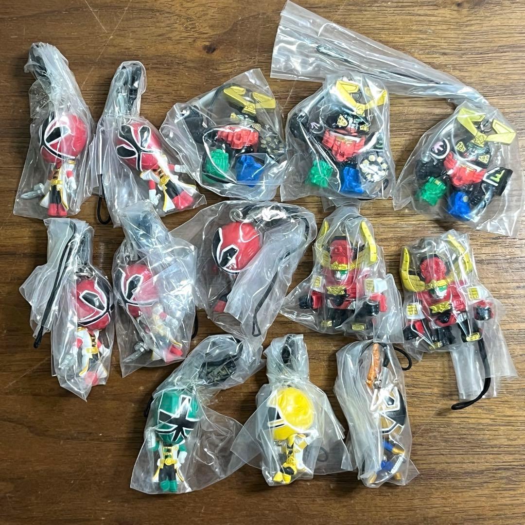 戦隊ヒーロー シンケンジャー フィギュアストラップ　13個セット 戦隊ヒーロー シンケンジャー フィギュアストラップ 13個セット - メルカリ