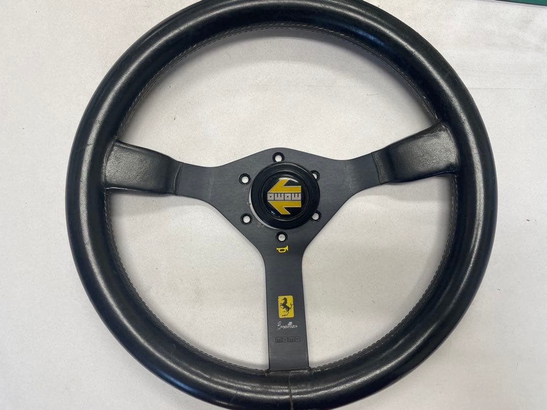 【希少】MOMOモモ 革 ハンドル モモ形状 MOMOステアリング レッドステッチ レザー 32Φ GRIP ROYAL