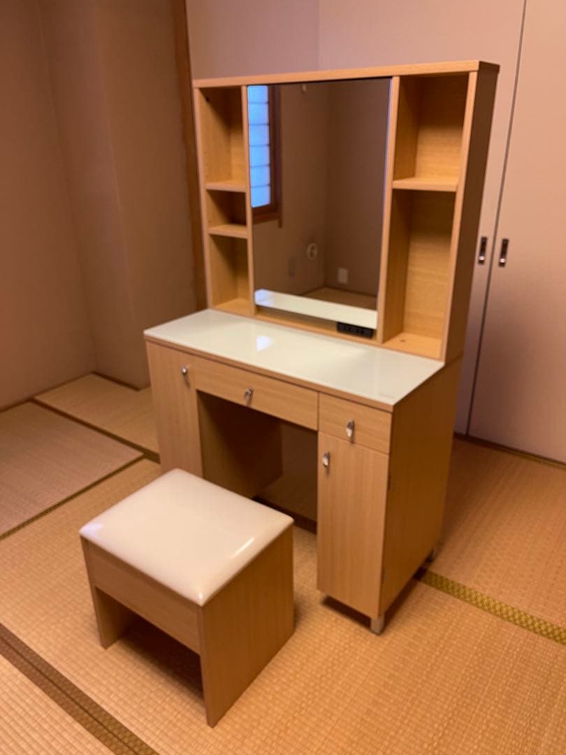 <<引取り限定>> 木製ドレッサー・鏡台 コンセント・収納椅子付き 楽天市場】[3%OFF値引クーポン☆2/19 20時〜] 【楽天1位】鏡を置くだけ