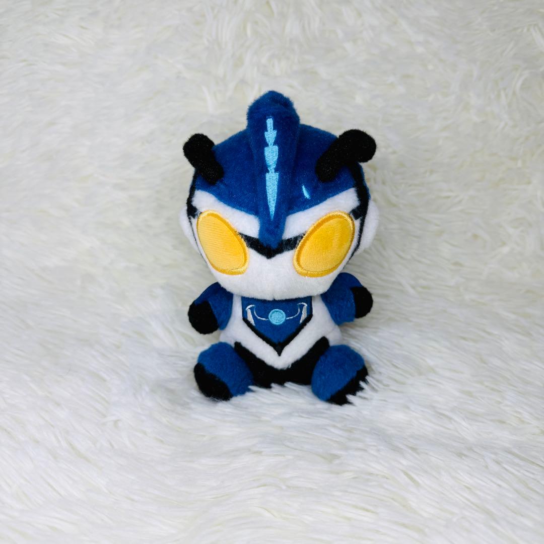希少 ウルトラマンブル ふわふわ お座り ぬいぐるみ マスコット - メルカリ