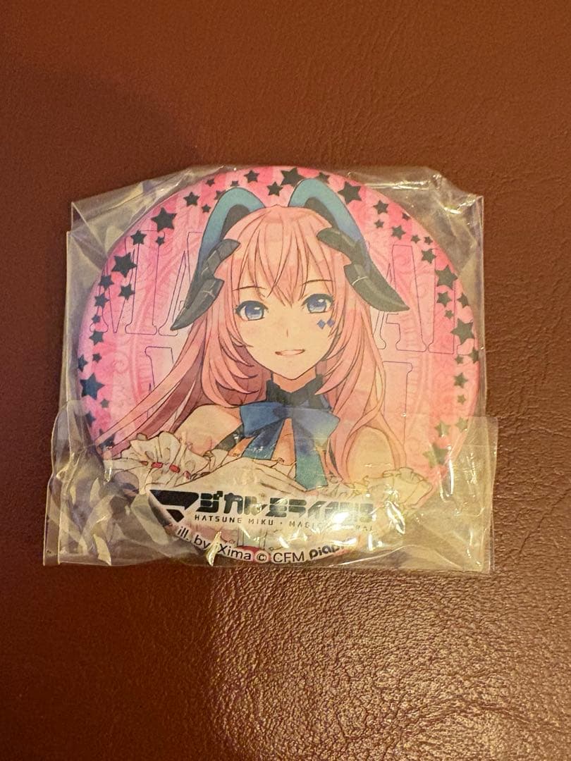 マジカルミライ2019 巡音ルカ 缶バッジ - メルカリ