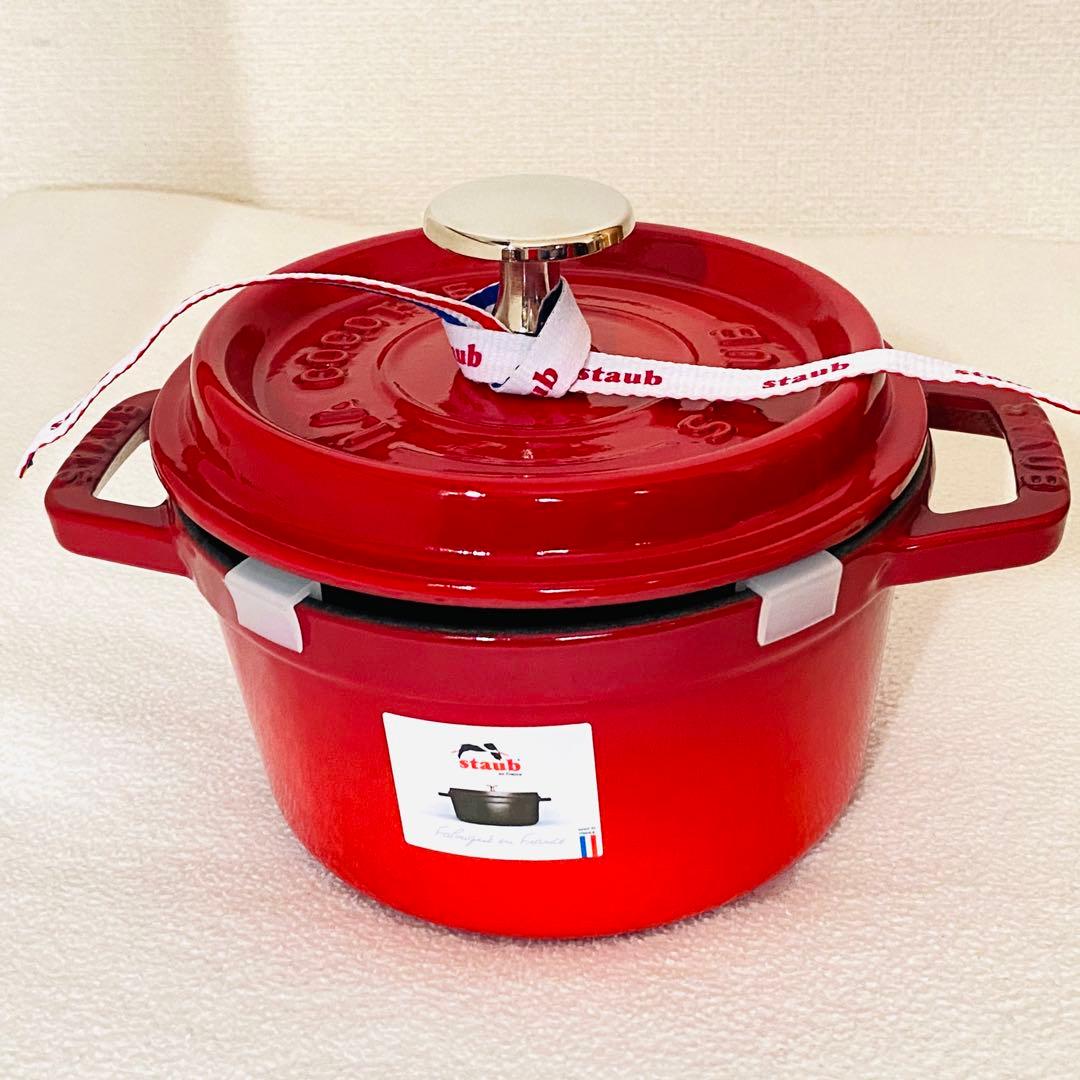 えむこstaubストウブ ココット ラウンド チェリー　14cm ストウブ ピコ ココット ラウンド 14cm [チェリー] (鍋) 価格比較
