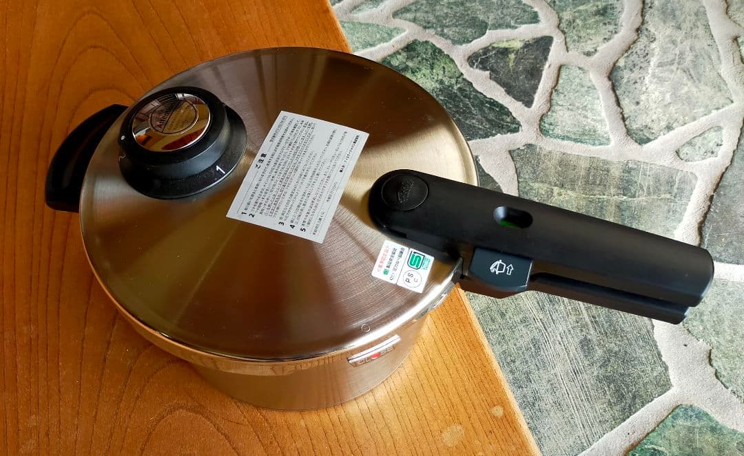 フィスラー圧力鍋4.5ｌ　未使用品 Fissler（フィスラー） 公式 圧力鍋 ビタクイック 4.5L IH対応・ガス火