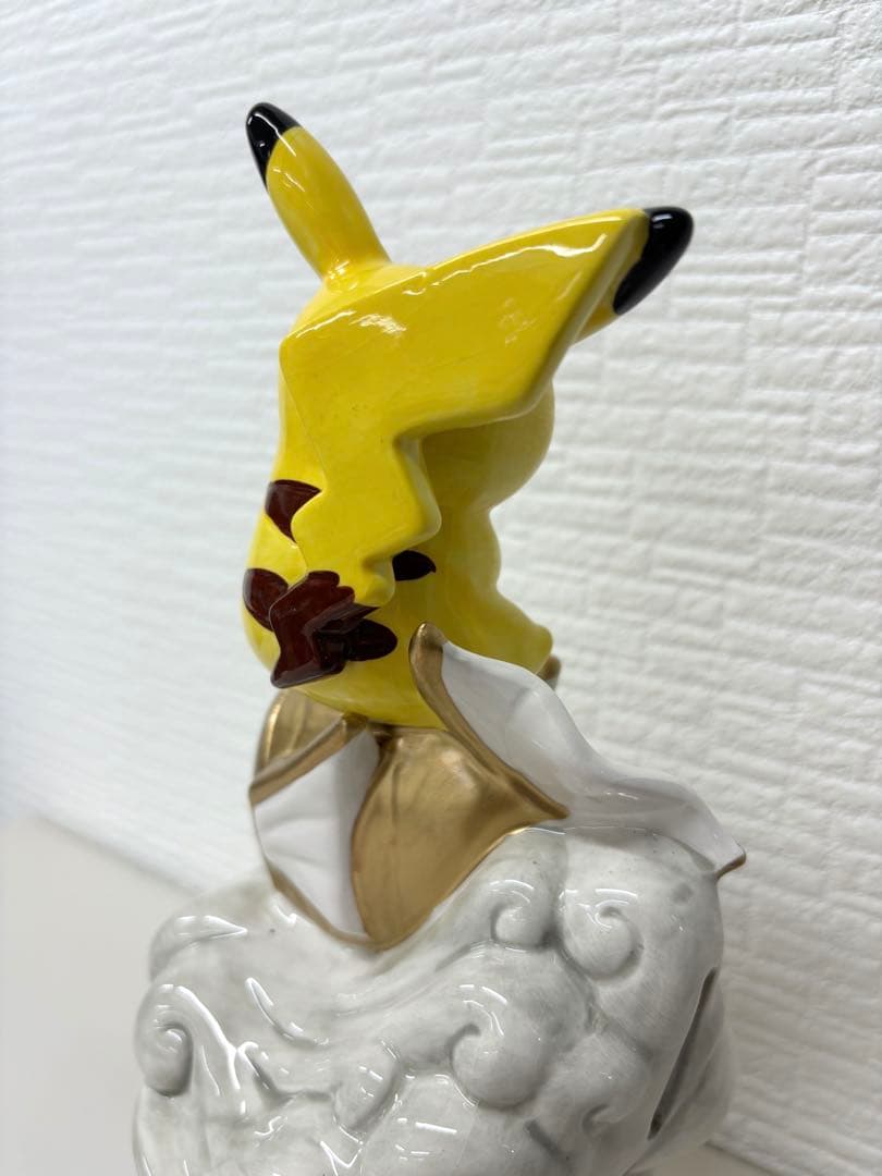 激レア ポケモンセンターナゴヤ限定 金のコイキング&ピカチュウ貯金箱