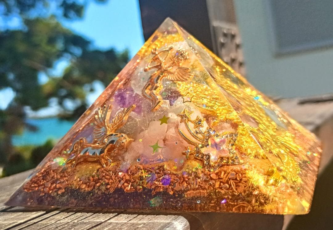 セレスタイト✧天使のピラミッド型✧オルゴナイト9.5 ピラミッド型 オルゴナイト アパタイト＆フローライト | オルゴナイト