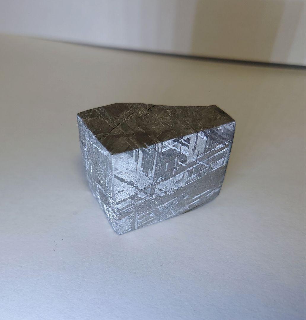 ギベオン隕石 104.6g 標本　鉄隕石