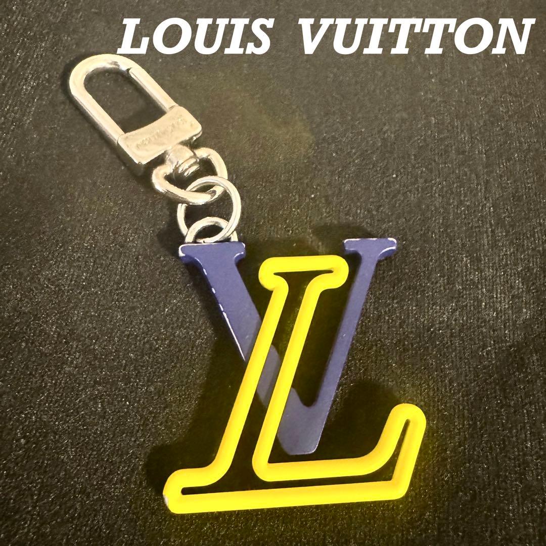 LOUIS VUITTON キーリング・キーホルダー ポルト クレ LVライン - メルカリ