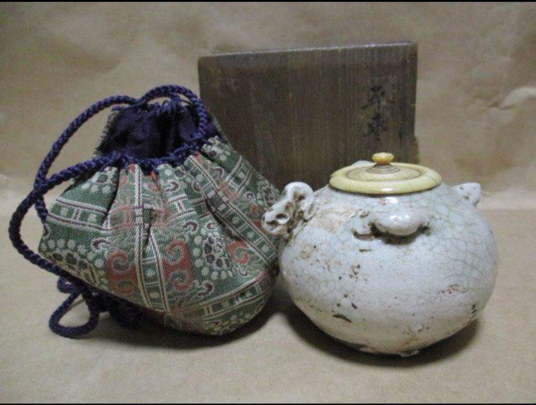 古志野　茶入れ　裏千家八代又玄斎　箱書き　古箱 古志野 茶入れ 裏千家八代又玄斎 箱書き 古箱 【公式通販】