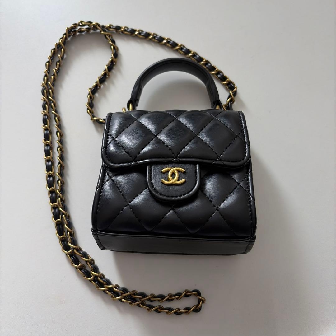 CHANEL チェーン付き ノベルティ ショルダーバッグ 新品 CHANEL シャネル ノベルティ ショルダーバッグ ゴールドチェーン