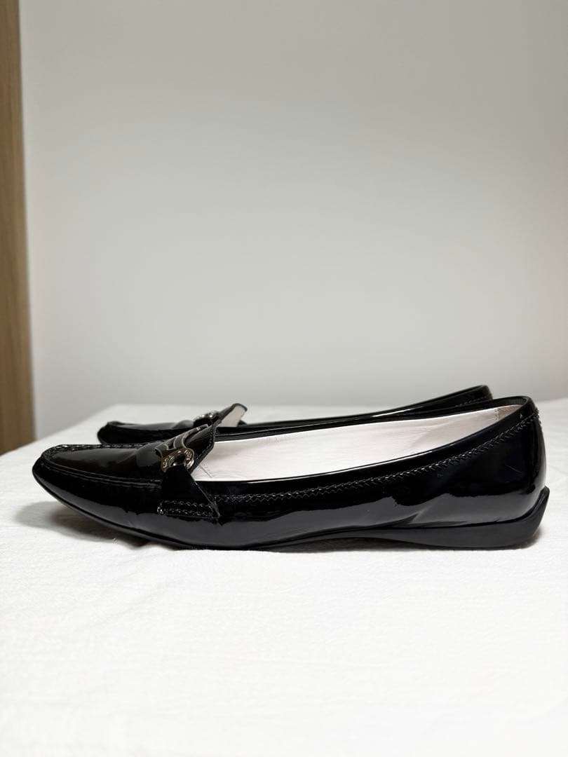 美品 トッズ ローファー エナメル ブラック 6 1/2 23.5cm 金具