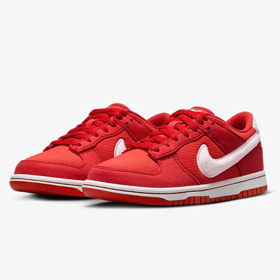 NIKE DUNK LOW GS 新品　23.5cm バレンタインデー