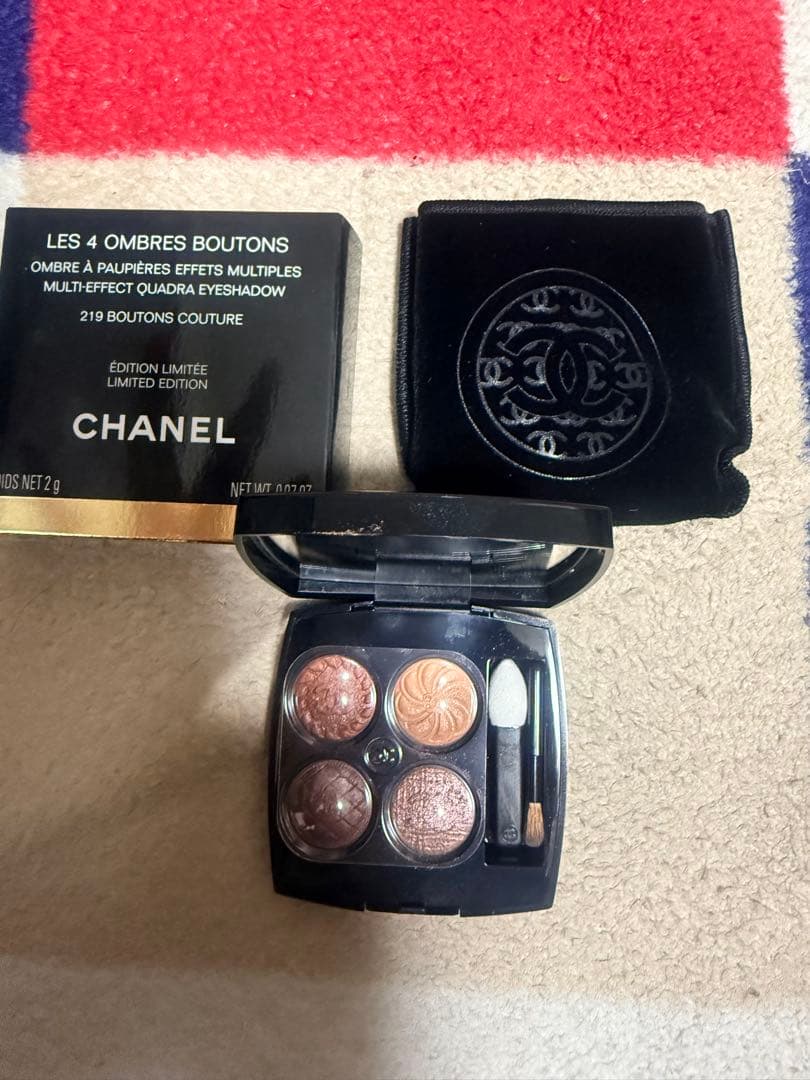 CHANEL LES 4 OMBRES BOUTONS 219 ブトンクチュール LES 4 OMBRES BOUTONS Multi-effect quadra eyeshadow 219 - Boutons
