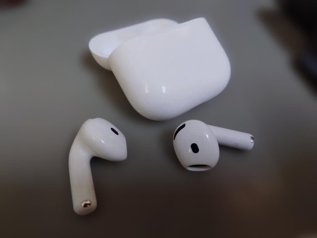 airpods 第4世代 NC&GPSなしモデル 中古 ケース微キズ Apple Apple AirPods 4 充電ケースのみ USED品 ノイズキャンセリング