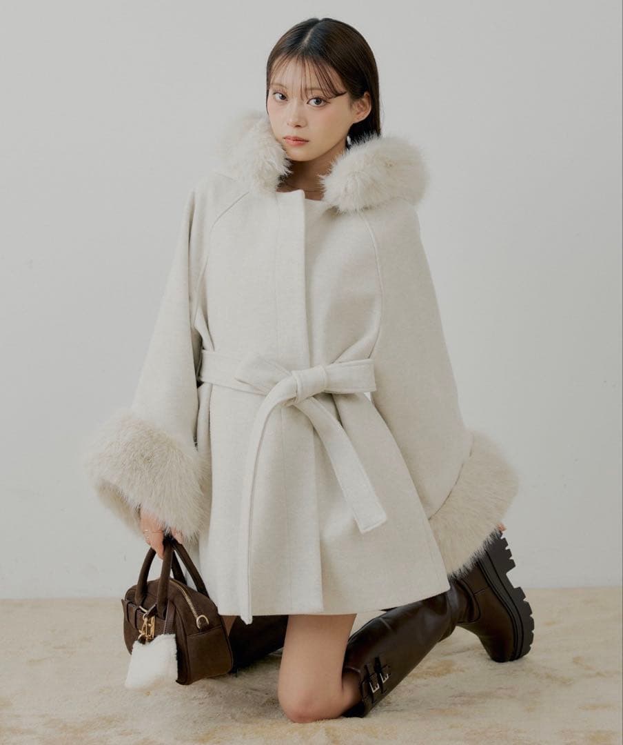 chico ファー襟ケープコート アイボリー Chico（チコ） ポンチョ 「4色展開」ファー襟ケープコート レディース