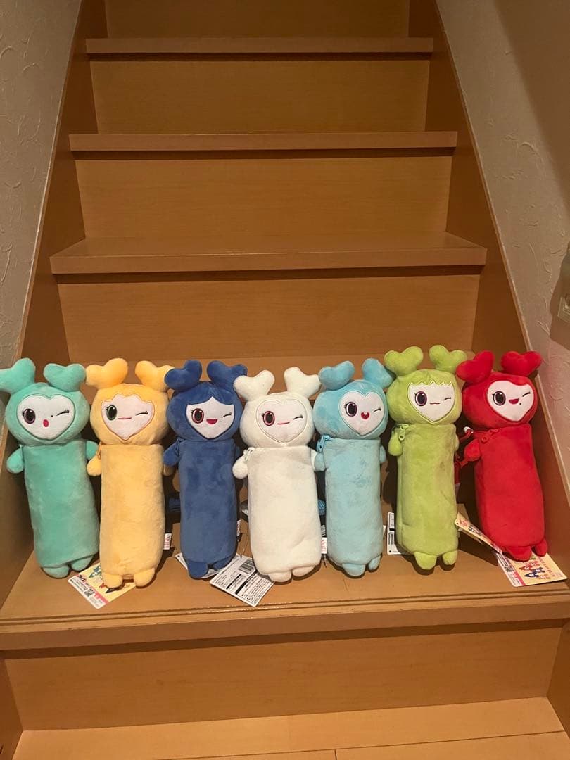 TWICE LOVELYS のびふにゃポーチ7種 - メルカリ