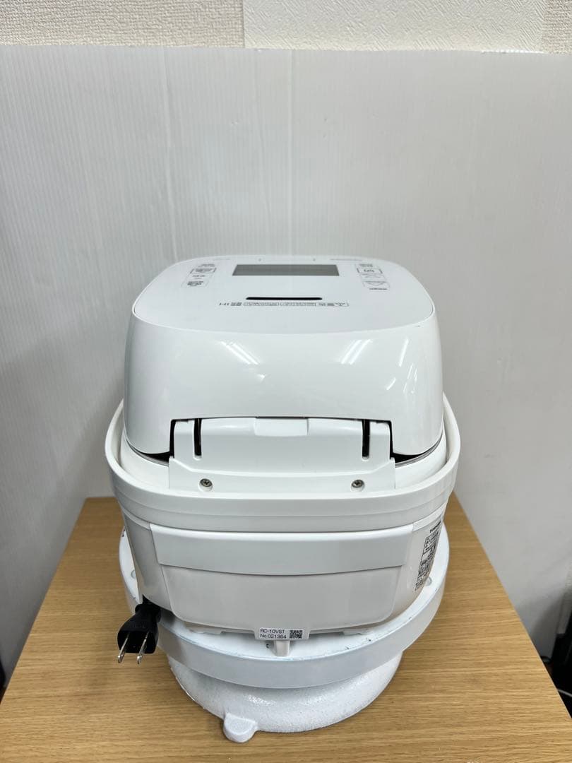TOSHIBA 真空圧力IH炊飯器 RC-10VST 1.0L 2022年製