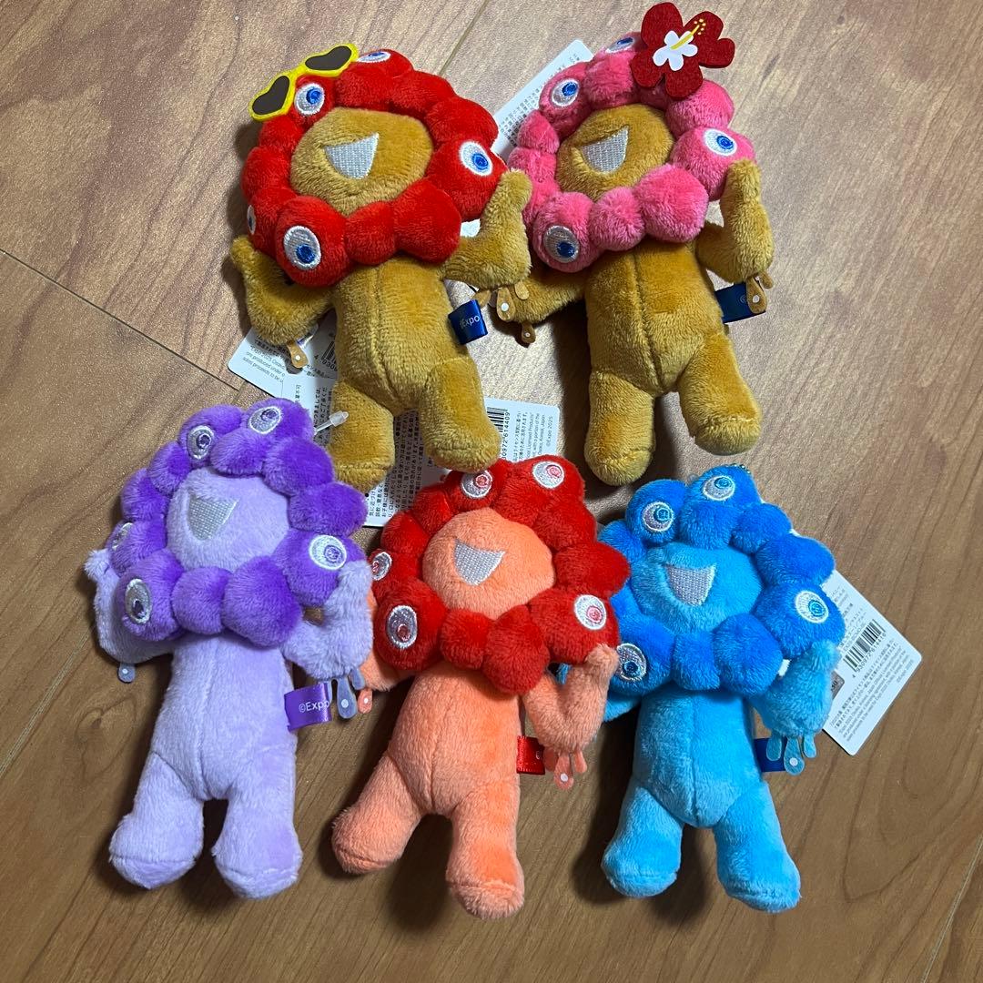 ミャクミャク 推しカラー 日焼け ぬいぐるみキーホルダー 全色 5体