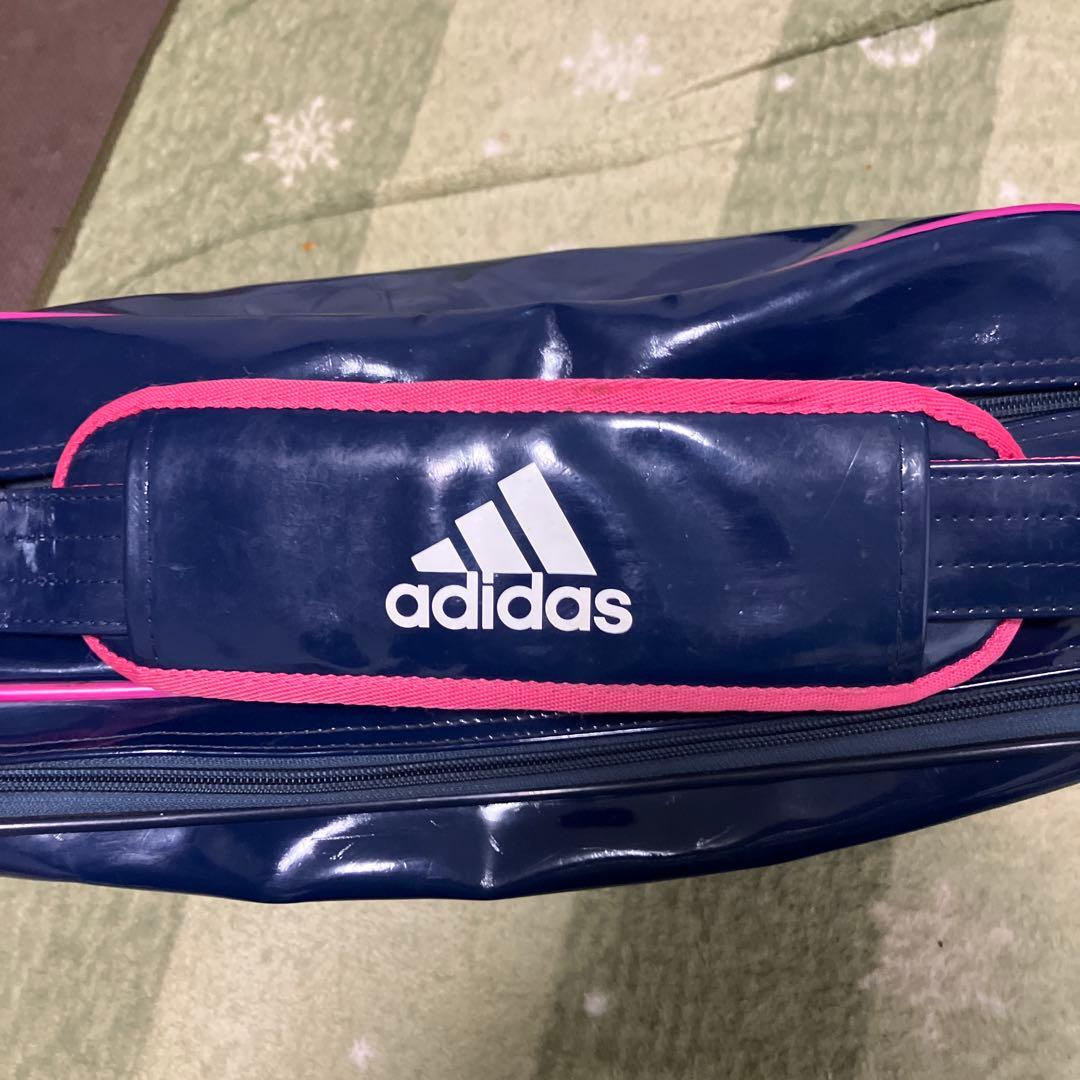 adidas エナメルバッグ ネイビー/ピンク - メルカリ
