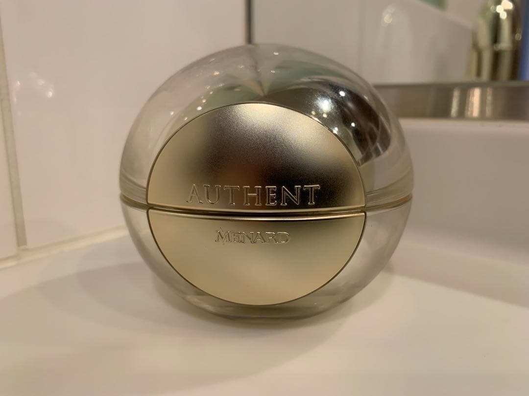 メナード　オーセント　クリーム 弾むようなハリ感で満たされる。「メナード」のオーセント クリームを