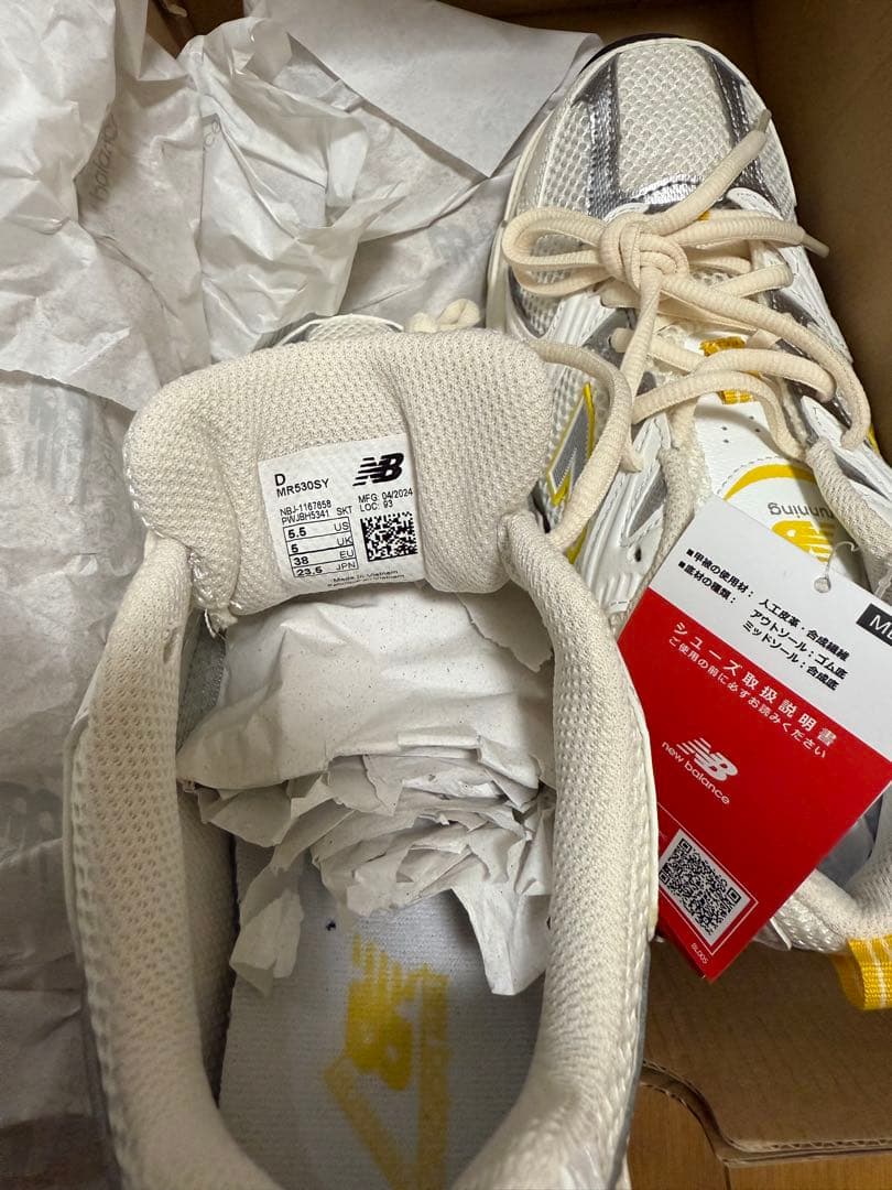 サイズ：23.5cm カラー：ホワイト×イエロー 新品・未使用です✨